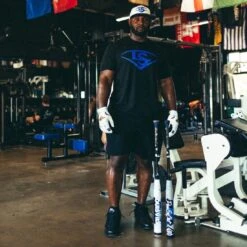 2023 Louisville Slugger Everett Williams 2.0 12" USSSA Slowpitch Softball Bat: WBL2738010 -Rawlings Store 2023 Louisville Slugger Everett Williams Pass Em Out Slowpitch Softball bat Lifestyle 3